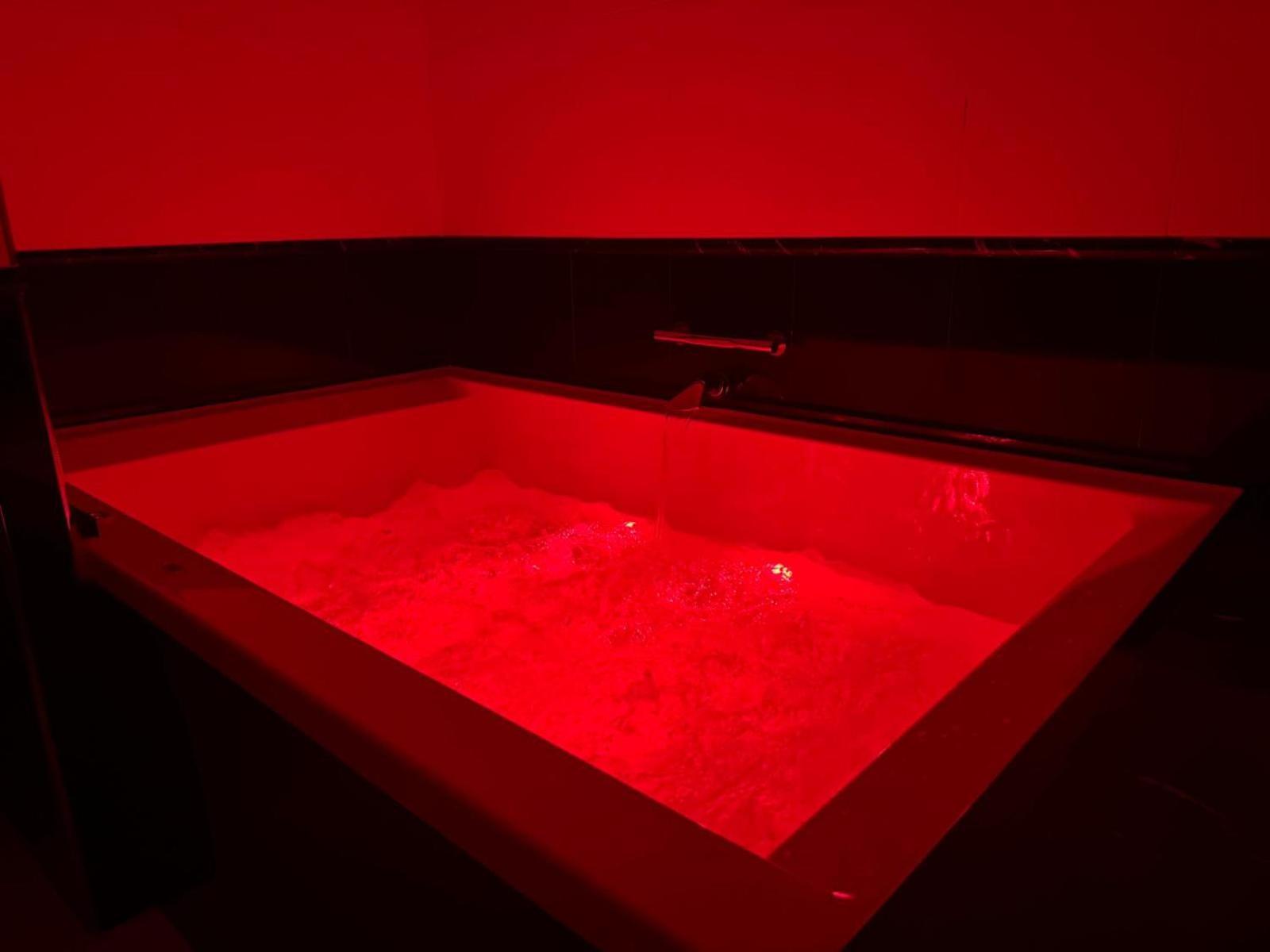 Suite Sauna Hot Tub